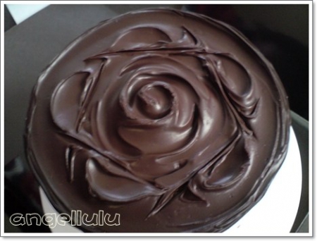 Black as Chocolate 黃湘怡的蛋糕店(八德店)：黑嘉侖草莓巧克力蛋糕