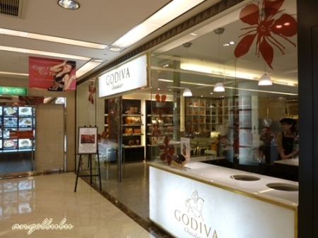 GODIVA CAFE(微風店)：下午去GODIVA  CAFE 來個貴婦般的享受(微風店)